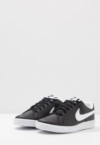 Nike Sportswear COURT ROYALE - Obuwie deskorolkowe