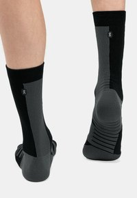 On PERFORMANCE HIGH - SPORTS SOCKS - Sportske čarape - black   shadow