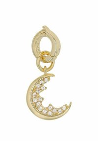 Charm en forma de media luna dorada con piedras transparentes brillantes engastadas a lo largo de su borde, con una superficie pulida y un accesorio de clip circular.