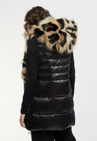 LOLA CASADEMUNT Strukirani kaput - black