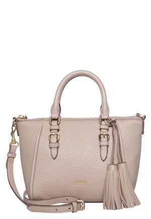Bolso de cuero beige texturizado con dos asas, correa de hombro ajustable, hebillas de tono dorado, detalles de borlas y logo "JOOP!" en la parte frontal.