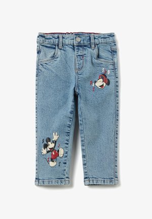 Jean bleu clair pour enfants avec Mickey Mouse dansant sur la cuisse gauche et Mickey portant des écouteurs avec des notes de musique sur la cuisse droite.