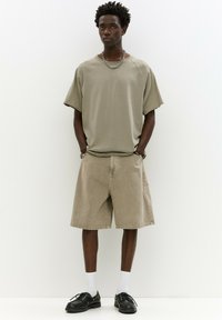 PULL&BEAR SHORT SLEEVE TRIMMED  - Basic póló - khaki