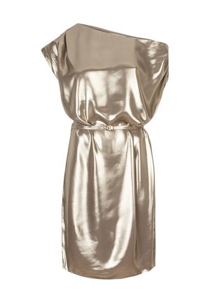 Metaal goud jurk met een asymmetrisch schouderontwerp, een cinched taille en een zachte, gladde textuur. Gedrapeerde silhouet met een ceintuuraccent.