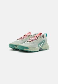 Nike Performance JUNIPER 3 - Zapatillas de trail running - jade horizon/pale ivory/bicoastal/red stardust/vivid grape