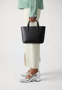 Tommy Hilfiger LOGOTAPE MINI TOTE - Sac à main - black