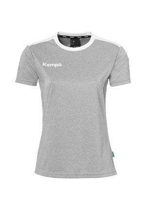 T-shirt grigia a maniche corte realizzata in tessuto leggero. Presenta un colletto tondo bianco, dettagli bianchi sulle spalle e un logo "Kempa" in bianco.
