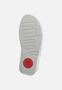 FitFlop Sandalai su T formos dirželiu - silver
