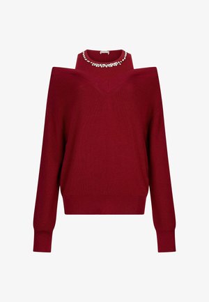 Rode off-shoulder gebreide trui met lange mouwen en een geribde hoge kraag versierd met een rij heldere rechthoekige kralen.