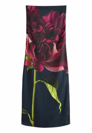 Dunkel marineblaues Kleid mit einer großen, detaillierten tiefrosa Blume mit grünem Stängel und Blättern vorne.