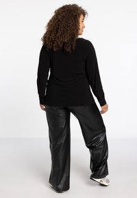 YOEK Longsleeve - black