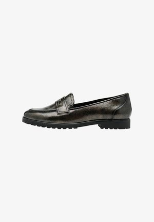 Mocassin en cuir métallisé noir avec bout arrondi, bride penny et semelle en caoutchouc noire rainurée pour l'adhérence, vue de côté.