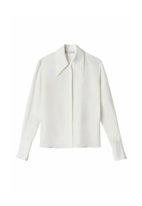 Blusa bianca a maniche lunghe con colletto a punta, texture uniforme e chiusura frontale con bottoni. Presenta un orlo dritto e polsini aderenti.