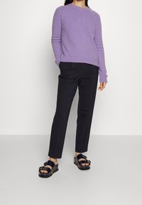BOSS Svetr - purple