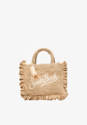 Bolso tejido beige con asas trenzadas, ribete de flecos y texto blanco bordado "Saint Barth" en la parte delantera.