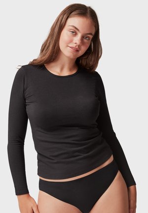 Top de manga larga negro hecho de una tela suave con un escote redondo, combinado con bragas negras a juego. Diseño sutilmente ajustado.