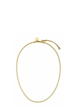 Collier en or au design lisse et flexible. Il présente une chaîne texturée et un petit fermoir circulaire pour la fermeture, créant ainsi un look minimaliste.