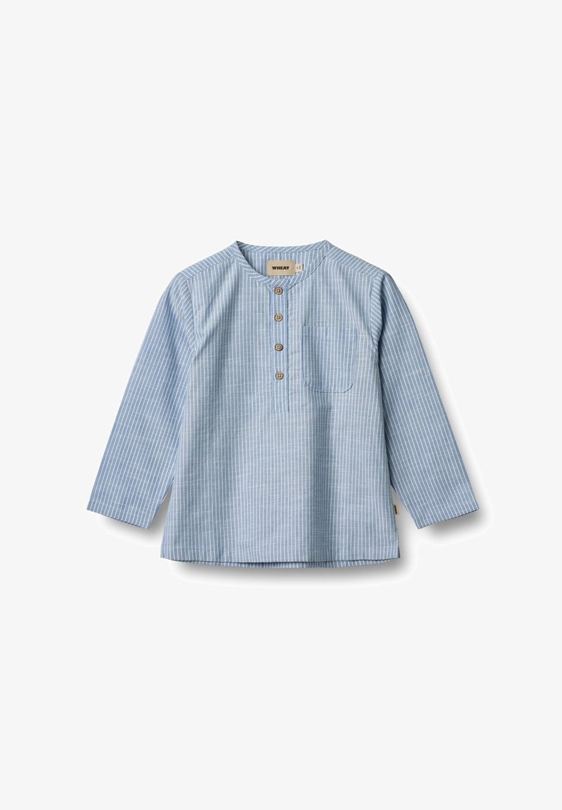 Camicia a maniche lunghe azzurro chiaro con strisce verticali bianche, colletto rotondo, apertura con bottoni e taschino singolo, realizzata in tessuto leggero.