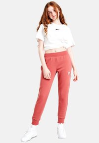 Nike Sportswear Träningsbyxor - red