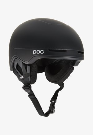 Schwarzer Helm mit matter, glatter Oberfläche, verstellbaren Riemen, gepolstertem Innenraum und Belüftungsöffnungen. Mit "poc"-Branding an der Seite.