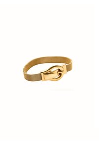 Pulsera de malla dorada con un cierre metálico suave que presenta un diseño circular y una barra horizontal. La correa es flexible y texturizada.