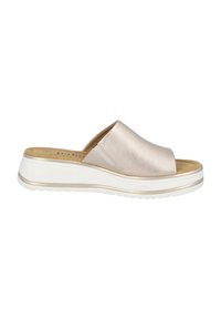 Sandal in pelle rosa chiaro con apertura sulla punta, suola bianca elevata e sottile accentuazione dorata lungo la base. Parte superiore testurizzata per un tocco di dettaglio.