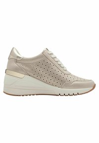 Félcipő sneaker világos bézs velúrból, perforált mintázattal, hozzá illő fűzővel, fémes arany díszítéssel a sarkán és fehér talppal.