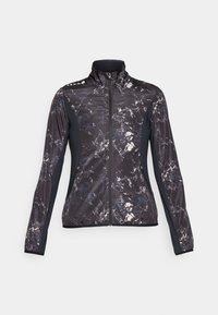 Textilní bunda černé barvy s mramorovým vzorem v šedé a bílé. Vyznačuje se vysokým límcem, plným zipem vpředu a černými bočními panely.