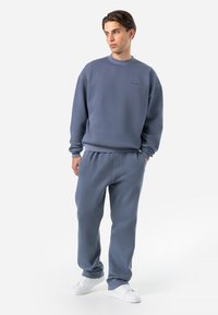 Pegador LOGO WIDE PANTS - Dresside alumine osa - vintage shadow blue