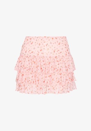 Fustă mini roz cu flori, cu volane suprapuse și modele mici de flori roșii și verzi.