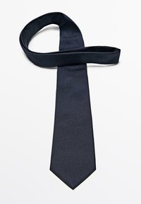 Cravate bleu marine en tissu texturé avec une coupe classique, dotée d'une pointe et d'un dos lisse, idéale pour les tenues formelles.