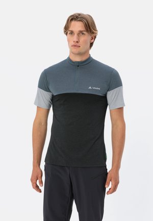 Camicia a maniche corte con zip da uomo Vaude, caratterizzata da un design con blocchi di colore in grigio scuro, grigio chiaro e nero. Tessuto leggero e traspirante.