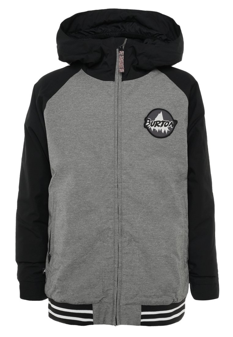 Graue und schwarze Kapuzenjacke mit Reißverschluss, gestreiften Bündchen und einem runden Patch auf der Brust, das ein Bergdesign und ein Logo zeigt.