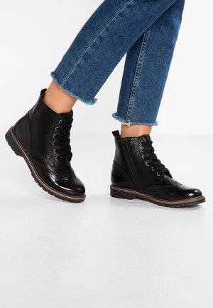s.Oliver Stivaletti stringati - black