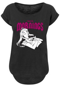 Svart T-skjorte med korte ermer og buet kant, prydet med en tegneseriefigur av en sovende karakter og teksten "Jeg gjør ikke MORNINGER" i rosa.