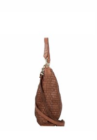 Borsa in pelle marrone perforata con superficie texturizzata, tracolla regolabile e accessori in oro. Presenta una forma arrotondata e un dettaglio di chiusura laterale.