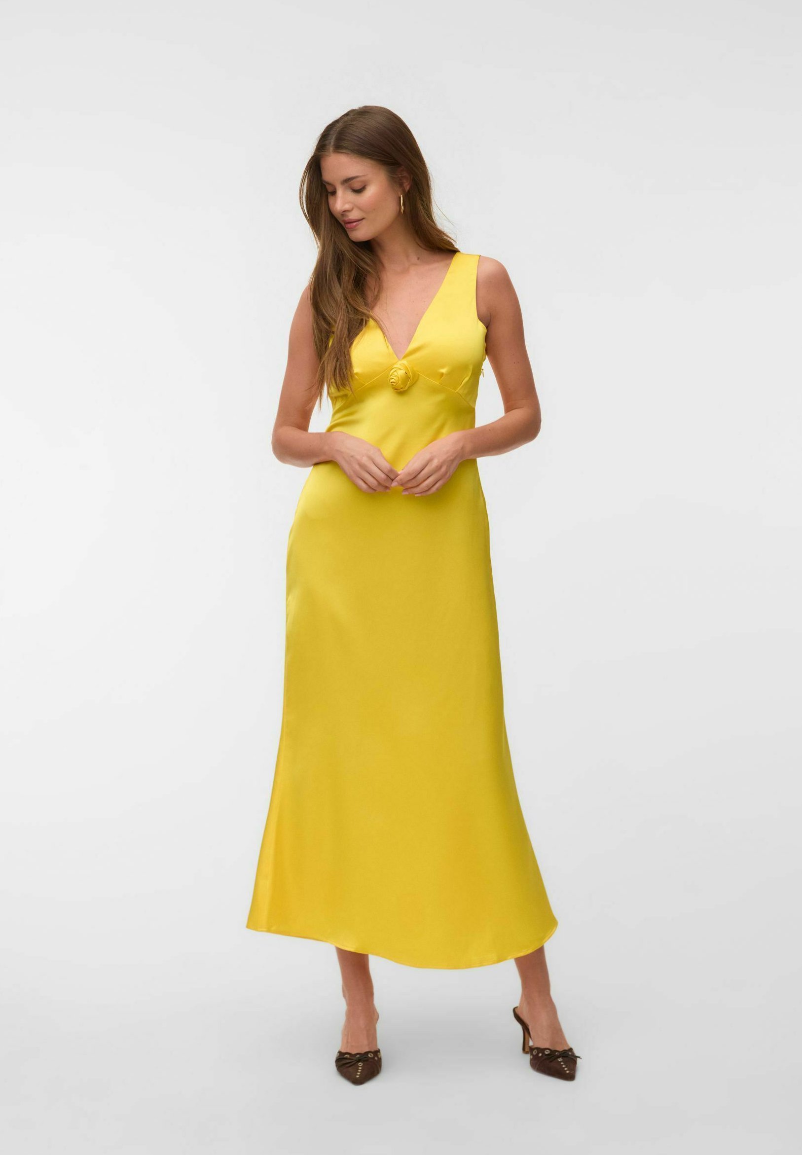 brown hair yellow dress Vero Moda PARTY VMGIANNA LONG DRESS - Occasion wear 24.11NRD functional front buttons Size:1X-LARGE KissProm A Line Sweetheart