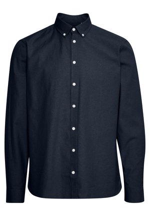 Mørkeblå langermet skjorte med knapper laget av glatt stoff; har en krage med knapper og hvite knapper langs fronten.