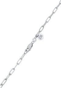 Sølv metal kædearmbånd med forlængede led, en lobster clasp og en rund charme med "Elli" graveret. Markeret med "925" for sterling sølv.