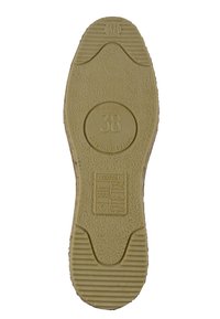 Semelle d'une chaussure, en matériau caoutchouc, couleur beige, texturée avec des poignées et des rainures, et embossée avec la taille "38" et "FABRIQUÉ EN FRANCE."