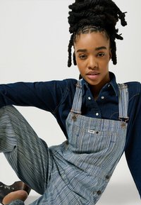 Wrangler STRAIGHT LEG BIB - Peto - dark pinstripe