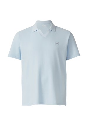 Hellblaues Poloshirt mit kurzen Ärmeln, offenem Kragen und kleinem rechteckigem Logo auf der linken Brust.