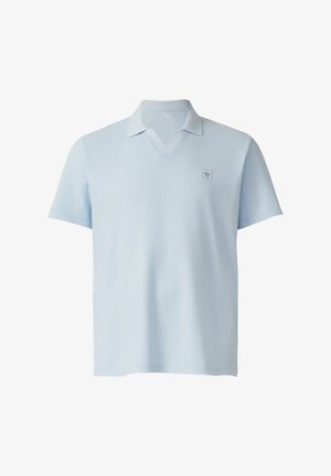 Lichtblauw poloshirt met korte mouwen, een uitgespreide kraag en een klein rechthoekig logo op de linkerborst.