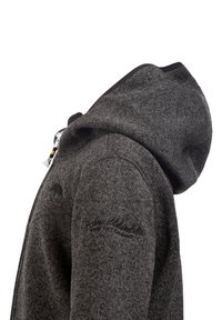 Grå hoodie med en texturerad tyg, justerbar dragsko och broderad logotyp på axeln. Designad med en sidovinkel.