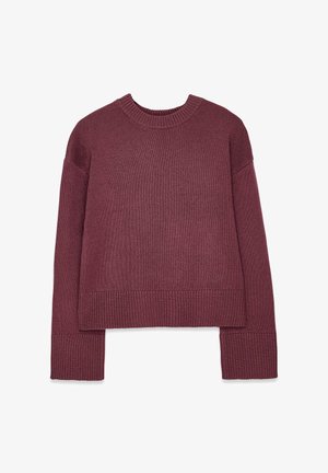 Burgundy knitted sweater with a crew neckline, dropped shoulders, and ribbed hem and cuffs; cropped design with a textured fabric.