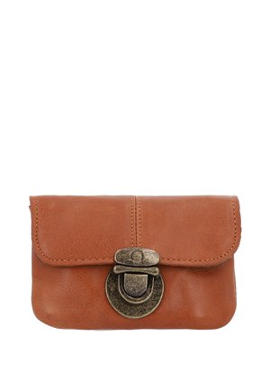 Kleine bruine leren portemonnee met gestikte randen en een ronde antieke koperen sluiting in het midden van de voorflap.