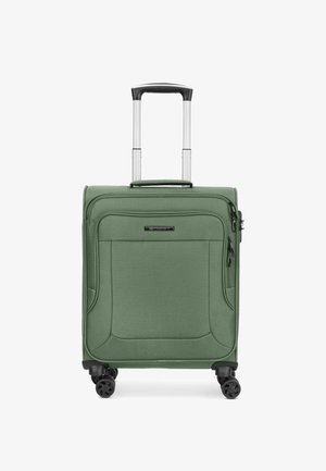Valise souple verte avec quatre roulettes pivotantes, une poche avant zippée et une poignée argentée rétractable déployée.