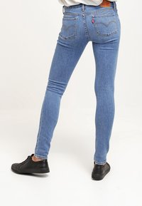 Levi's® Vaqueros pitillo - stone blue denim