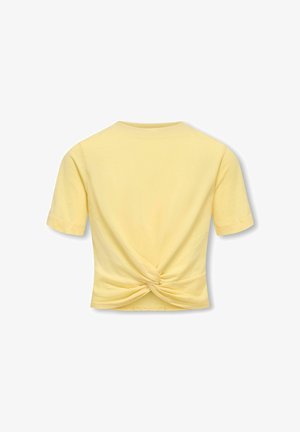 T-shirt corta a maniche corte di colore giallo pallido con dettaglio di nodo attorcigliato al centro dell'orlo davanti.