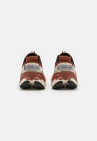New Balance FRESH FOAM X MORE TRAIL V3 - Zapatillas de trail running - relic brown